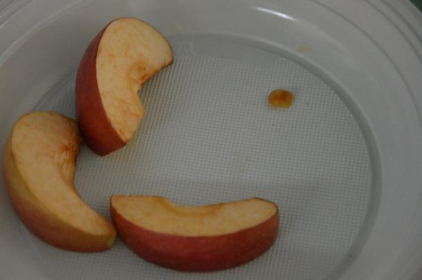 Az egészségnap keretében alma is került a tányérra