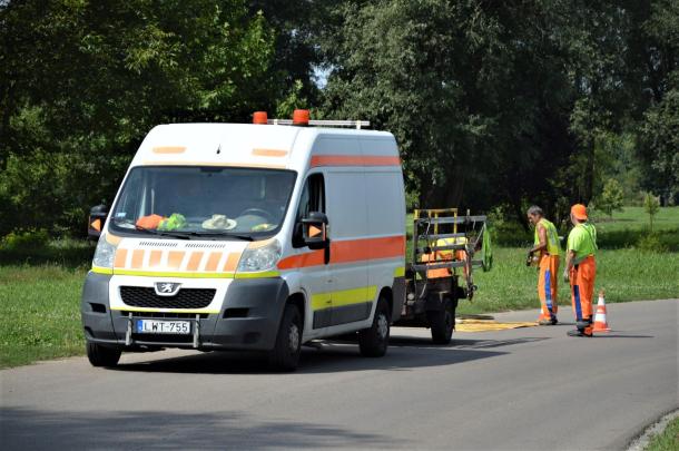 Útburkolati jel festése