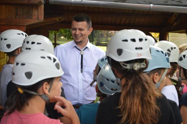 Janiczak Dávid a táborozókkal