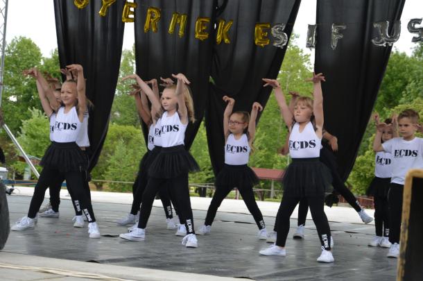 Az Erica C. Dance School legkisebb növendékei is megmutatták tudásukat.