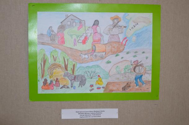 Az Ózdi Apáczai Csere János Általános Iskola csapatának rajza az intézmény folyosóján