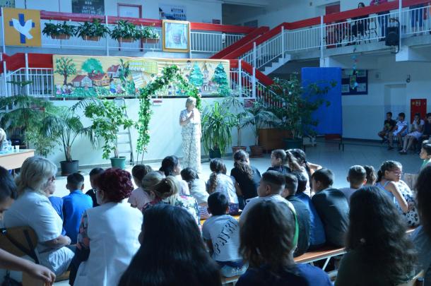 Derűs napok címmel, karaoke versenyt rendeztek a II. János Pál Katolikus Általános Iskola és Óvoda diákjainak.
