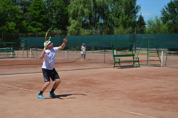Nemzetközi teniszversenyen csaptak össze a résztvevők a városi stadionban.