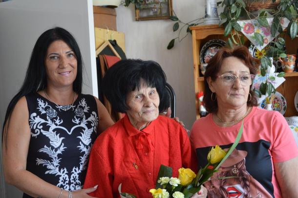 Ma ünnepelte 95. születésnapját Agyagási Sándorné, akit Ózd Város Önkormányzata nevében köszöntötte Zsuponyó Anett, alpolgármester és Kellóné Mezőtúri Márta, területi képviselő.