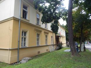 Az Ózdi Erkel Ferenc Alapfokú Művészeti Iskola épülete a Gyár úton.
