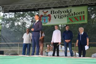Ünnepi köszöntőt mond Janiczak Dávid, Ózd város polgármestere.