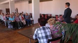 Ózd város polgármestere látogatta meg az Ózdi Szívbetegek Egyesületének tagjait.