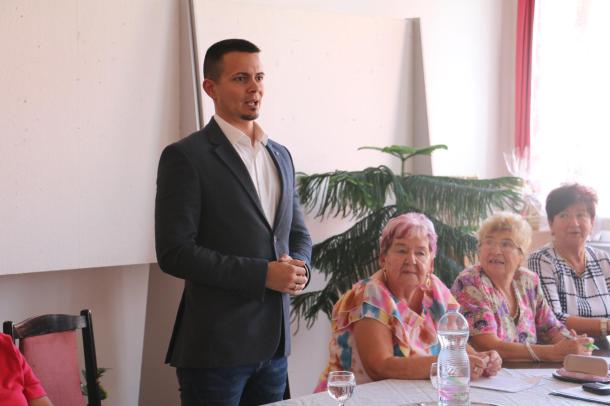 A polgármester az Ózdi Szívbetegek Egyesületének meghívására félévente keresi fel a civil szervezetet.