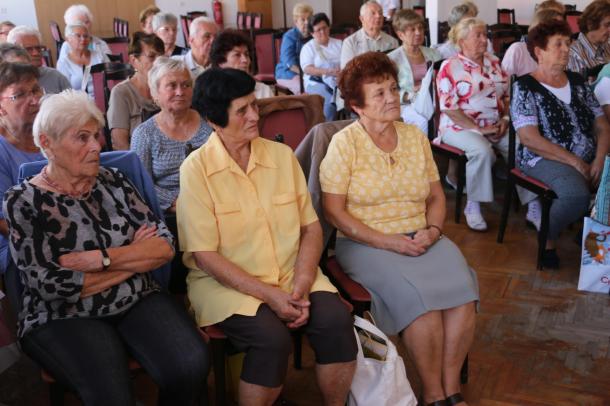 Janiczak Dávid a jelenleg folyó felújításokról, a jövőbeni tervekről és költséghatékony megoldásokról tartott fórumot.