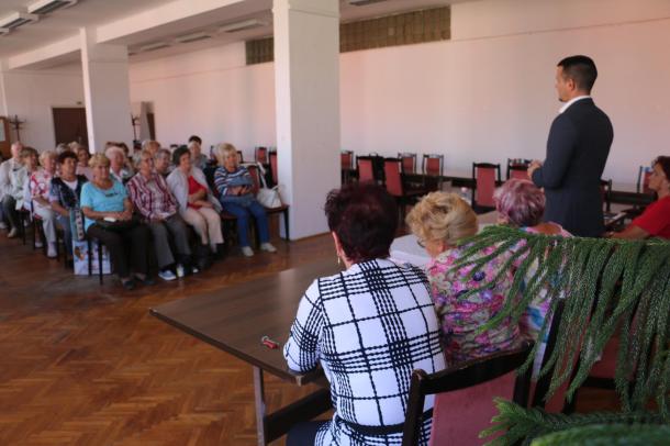 Ózd város polgármestere látogatta meg az Ózdi Szívbetegek Egyesületének tagjait.