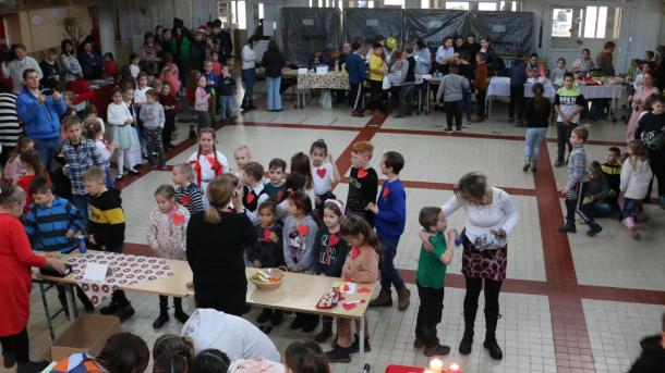Karácsonyi vásárt rendeztek a Bolyky Tamás Általános Iskolában.