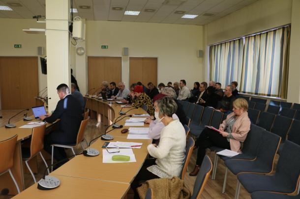 A bizottsági ülésen intézményvezetők, cégvezetők és a VOLÁNBUSZ Zrt. képviselői is jelen voltak.