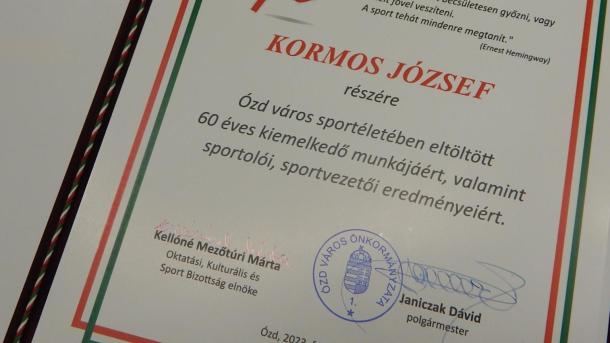 Polgármesteri elismerés Kormos József részére városunk sportéletében eltöltött hatvan éves kiemelkedő munkájáért, valamint sportolói, sportvezetői eredményeiért.