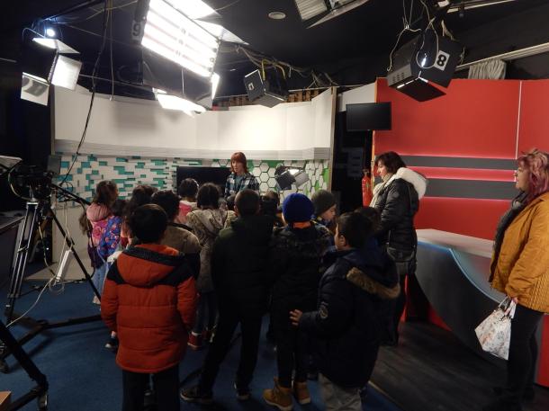 Az Ózdi Városi Televízió stúdiójába érkeztek a fiatalok.