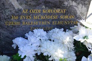 A robbanás áldozataira emlékeztek Ózdon.