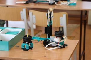 A robotika szakkörös diákok által készített egyik robot.