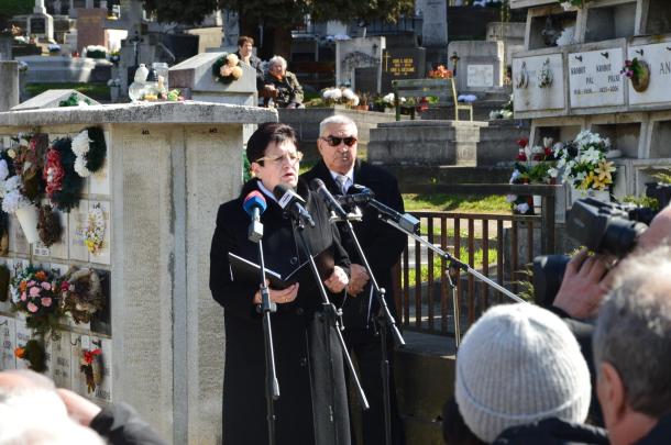 A rendezvény szervezője, Göncfalvi Éva az Ózdi Német Nemzetiségi Önkormányzat elnöke köszönti a megjelenteket.