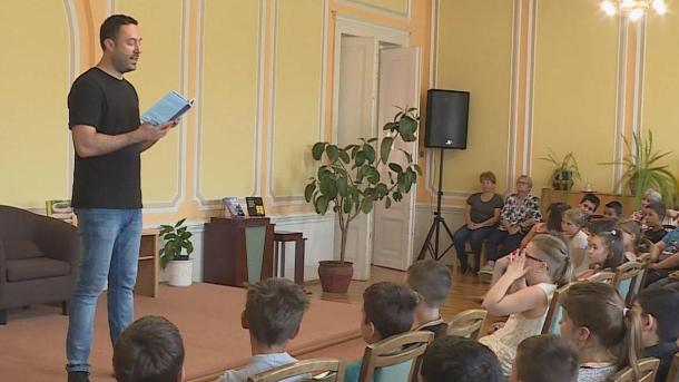 Író-olvasó találkozót tartott Vig Balázs az Ózdi Városi Könyvtárban.