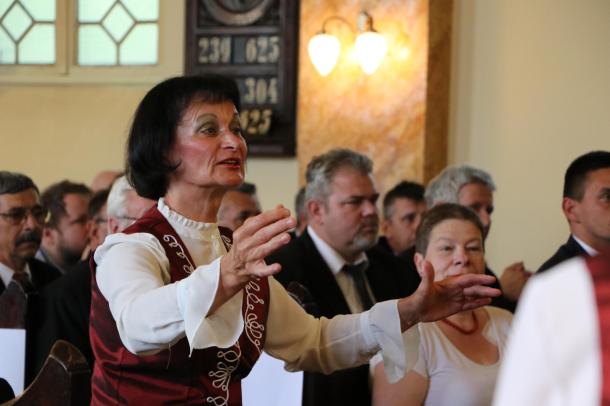 A ragyolci Jázmin Női Kar karmestere.