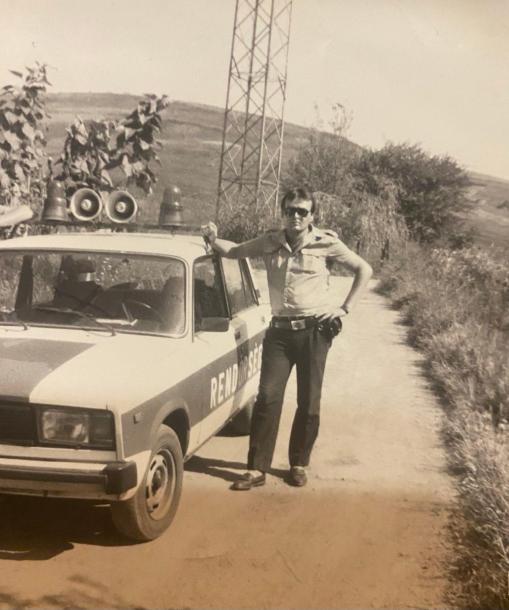 Ráki Pál rendőr főtörzszászlós hivatalos szolgálatát 1986. július elsején kezdte az Ózdi Rendőrkapitányság Közrendvédelmi Alosztály állományában járőrként, majd a kétezres évektől járőrvezetőként teljesített szolgálatot.