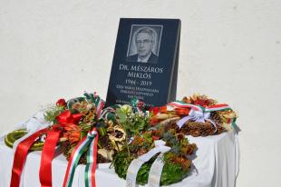 Dr. Mészáros Miklós tiszteletére állítottak emléktáblát a XXI. Bolyoki Vigadalom eseményén.