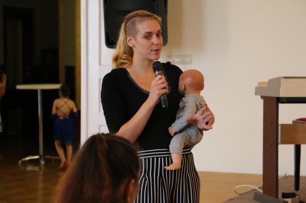 Debreceni Vivien a babahordozással kapcsolatban osztott meg hasznos információkat a közönséggel.