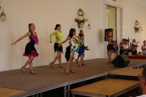 A Dance Square Táncegyüttes latin táncbemutatót tartott.
