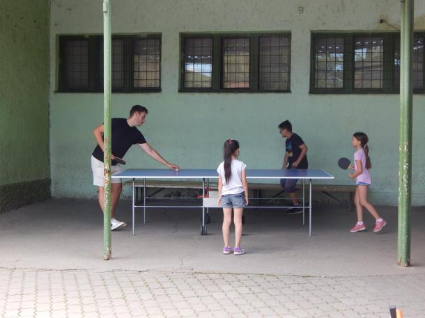 A pingpong is népszerű volt a táborozók körében.