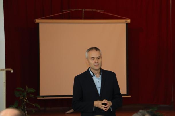 Dr. Alabán Péter, történész volt az egyik levezető elnöke a konferenciának.