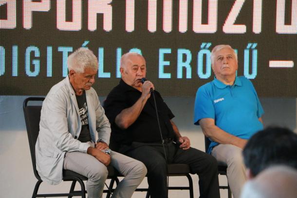 A képen (balról jobbra): Csank János labdarúgó mesteredző, Fekete József súlyemelő edző és Závodszky István kézilabda edző.