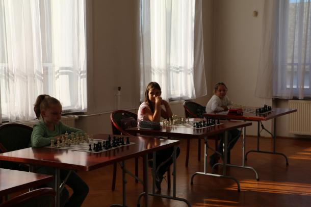 Az Ózdi Sakk Sportegyesület néhány tagja az edzésen.
