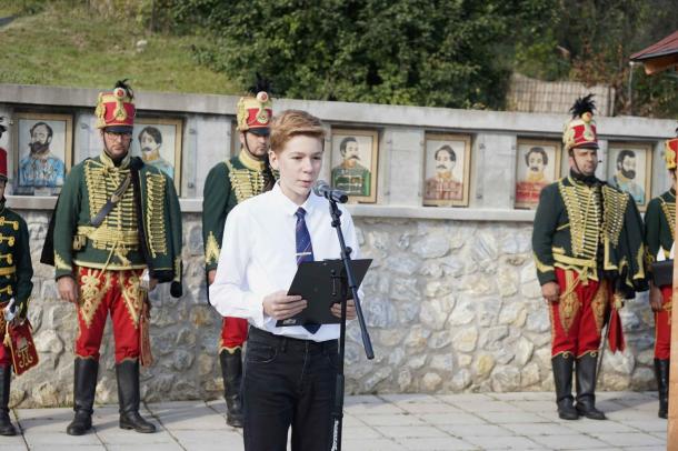 Sikur Ádám a Vasvár Úti Általános Iskola tanulója szavalt egy verset.