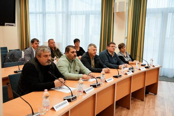 Polgármesterek az Ózd és Térsége Társulása Társulási Tanácsának ülésén.