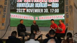 A színpadon (balról jobbra): Vincze Ottó, Tóth Balázs, Munkácsi Norbert, Csorba Lajos.