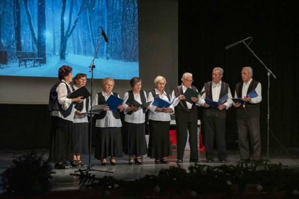Karácsonyi ének az Ózdi Szívbeteg Egyesülete tagjainak előadásában.