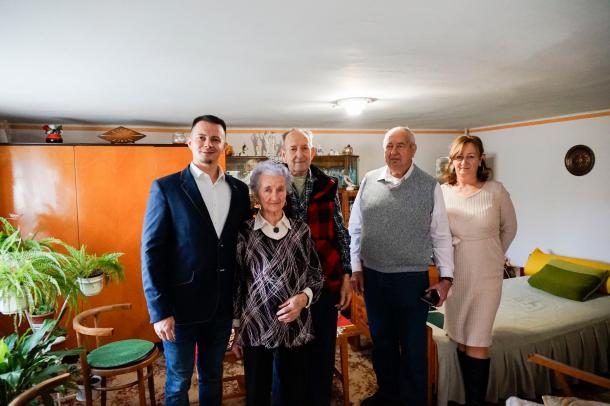 90. születésnapján köszöntötte Közantal Lajosnét családja és  Janiczak Dávid polgármester.