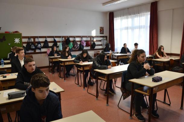 Magyar nyelvből és matematikából vizsgáztak a tanulók.