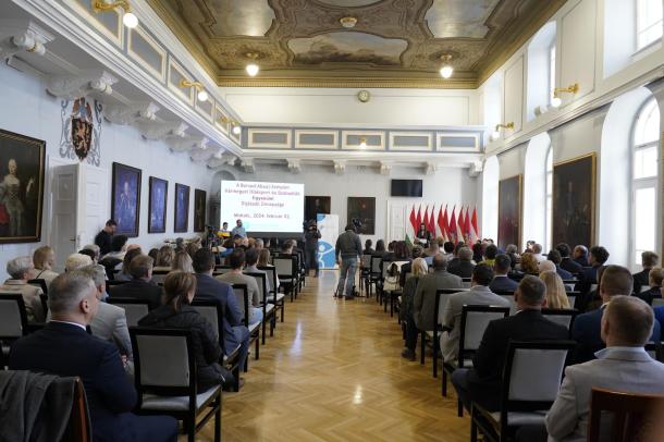 Rengeteg elismerést adtak át a Borsod-Abaúj-Zemplén Vármegyei Diáksport és Szabadidő Egyesület 40. jubileumi díjátadó ünnepségén.