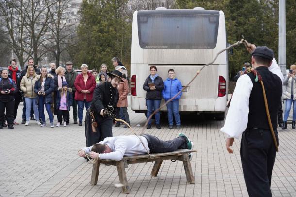 A látogatókat is bevonták a programokba.