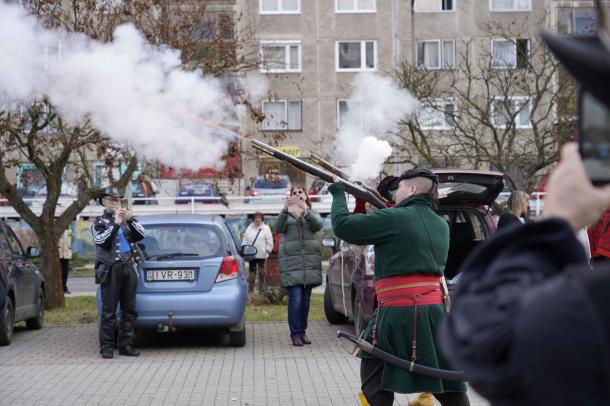 Lövések zajától volt hangos a városközponti Nagyparkoló.