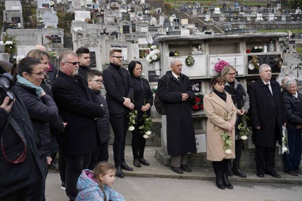Sokan kimentek a Gyári temetőben tartott csendes megemlékezésre.