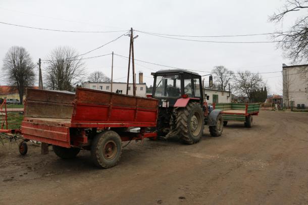A nagy méretű mezőgazdasági járművekre fokozott figyelmet kell fordítani az utakon.