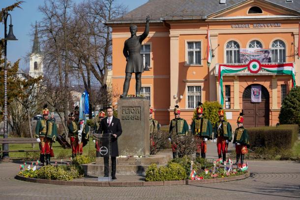 Janiczak Dávid, Ózd város polgármestere elmondta az 1848/49-es forradalom és szabadságharcnak emléket állító ünnepi köszöntőjét.