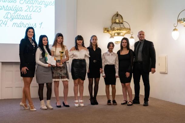 Ózd Város Eredményes Sportcsapata kategóriában az Ózdi Apáczai Csere János Általános Iskola III-IV korcsoportos leány labdarúgó csapata kapta meg a díjat.