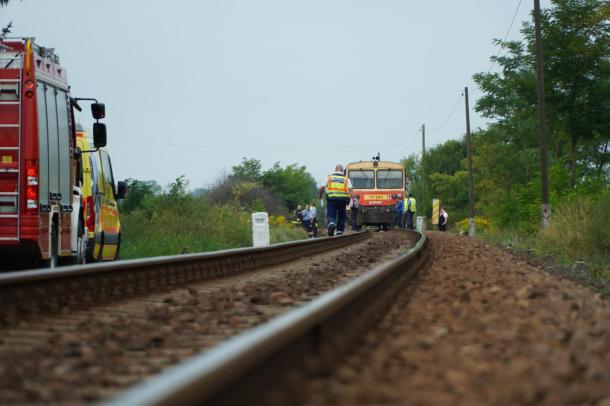 Vonat elé lépett és súlyos sérüléseket szenvedett egy iskolás lány szeptember 14-én Serényfalván.