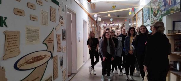 A JAG-os diákok meglátogattak egy kéttannyelvű iskolát Rátkán.