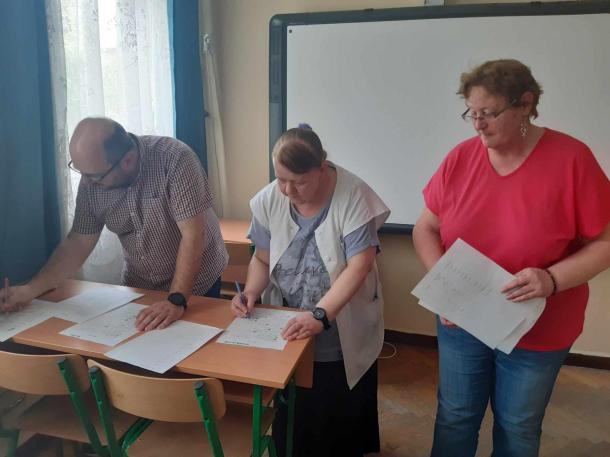 Az Ózdi József Attila Gimnázium és Kollégium pedagógusai javítják a feladatlapokat.