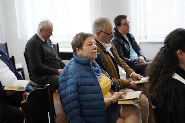 Tóth Melinda evangélikus lelkész fogadta Ózdon kollégáit.