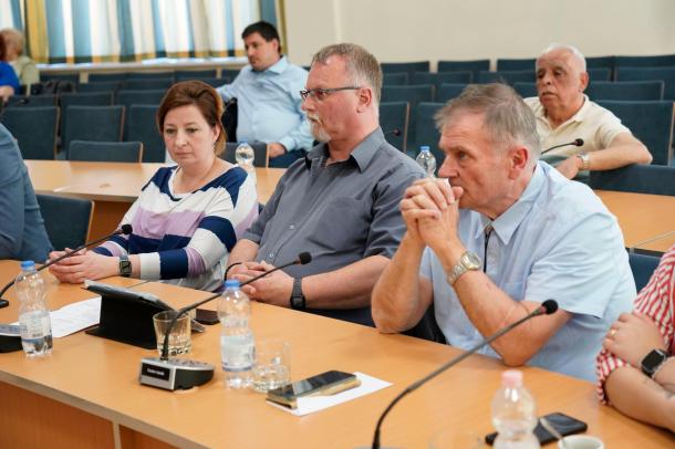 Dr. Vámos Henrietta, Obbágy Csaba és Csutor László az ülésen.