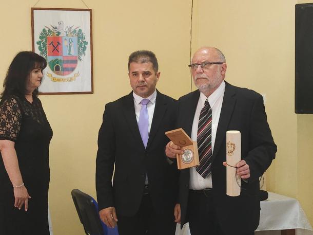Pintér Zsolt átadta a díszpolgári kitüntetést Gábor Dezső egykori polgármesternek.